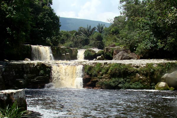 Cascada paraque Tamá