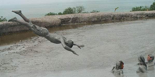 Clavado en el volcán de lodo