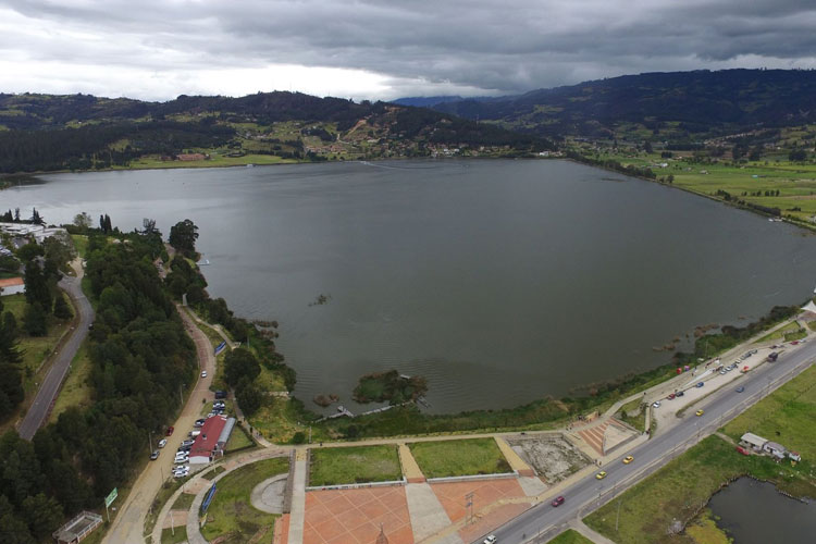 Lago Sochagota Paipa