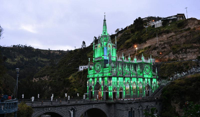 Luces en el Santuario de las Lajas