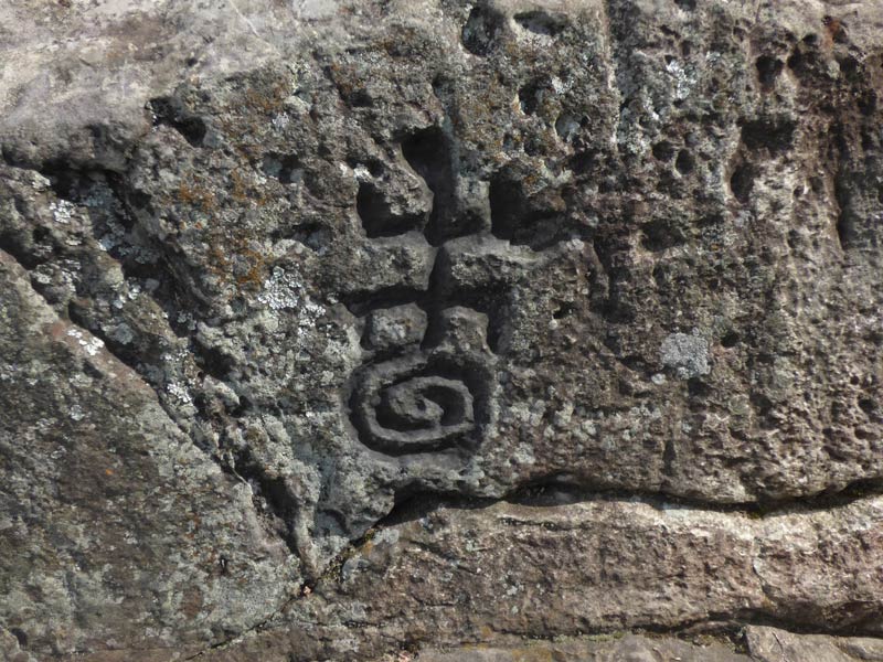 Petroglifos en el cerro de Quinini